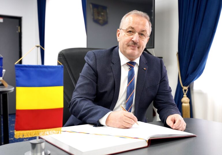 Ministrul Apărării, Vasile Dîncu, are din nou Covid și a intrat în izolare - <span style="color:#990000;font-size:100%;">UPDATE</span>