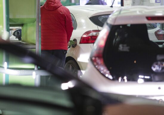 Benzina a ajuns la cel mai mare preț din istorie. Motorina a trecut de 10 lei în toate benzinăriile din România