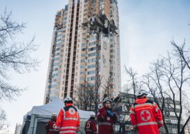 Vultur cu mătrăgună-n plisc, ciugulind novociok dintr-o bombă termobarică