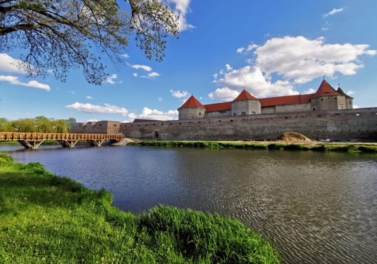 Cetatea Făgărașului, în ultima etapă a restaurării, rămâne deschisă turiștilor (Foto)