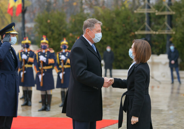 Iohannis se duce la Chișinău, însoțit de Ciucă