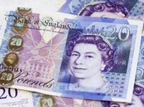 Români anchetați pentru o fraudă informatică de peste 1 milion de lire sterline, comisă în dauna statului britanic
