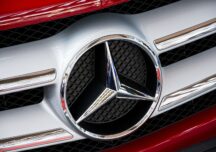 Mercedes-Benz suspendă