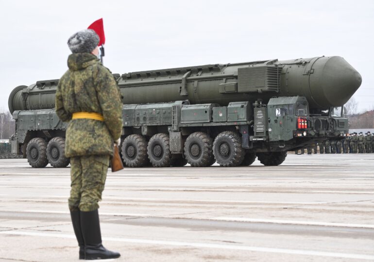 Invazia lui Putin crește cheltuielile militare: Piaţa rachetelor şi a bombelor nucleare va creşte cu 73% până în 2030
