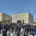 Rușii au cucerit încă un oraș din Ucraina și l-au răpit pe primar. Oamenii au ieșit în stradă (Foto & Video)