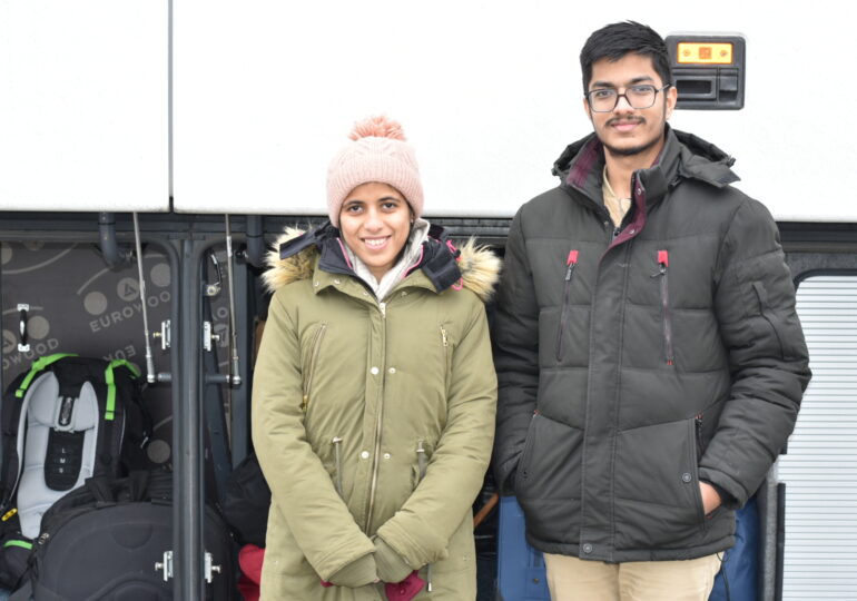 Cum fug studenții indieni din Ucraina prin România - corespondență din Vama Siret despre frig, tinereţe şi recunoştinţă