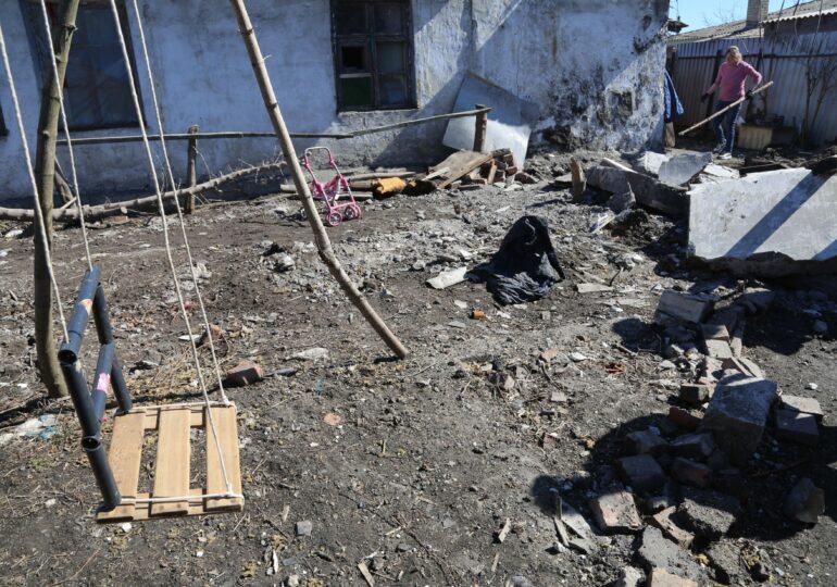 Ucraina acuză forţele ruse că au tras obuze cu fosfor asupra unui oraş