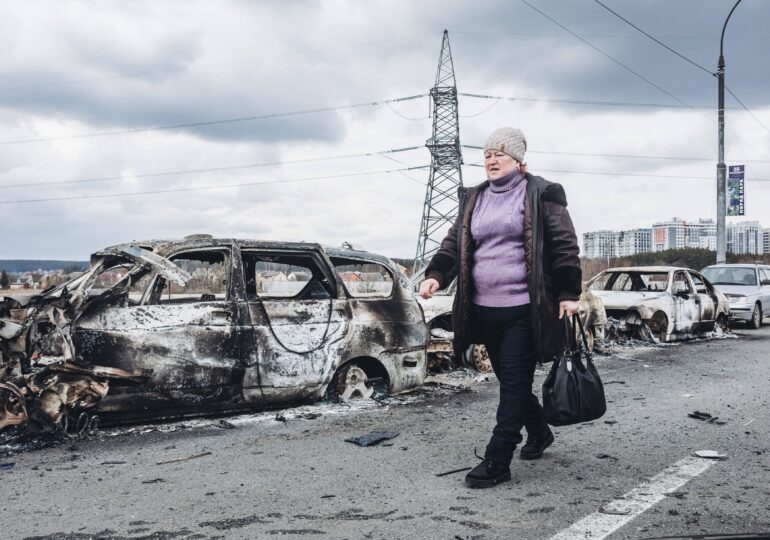 Situație tragică în Mariupol: Oamenii mai au mâncare doar pentru 2 zile, cadavrele zac pe străzi, pentru că cimitirele au fost distruse