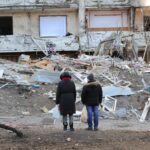 Ziua 32. Sirenele au pornit din nou în Ucraina. Zelenski vorbește despre catastrofa umanitară din Mariupol, dar e dispus la compromisuri și neutralitate. Aproape 4 milioane de ucraineni au părăsit țara