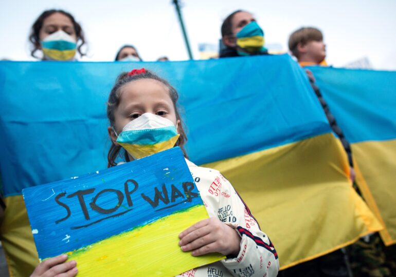 Dorința ucrainenilor de a adera la UE și NATO e la cote istorice. În Rusia, popularitatea lui Putin se prăbușește