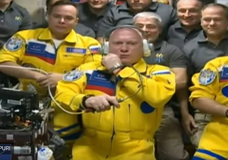 De ce au purtat astronauții ruşi galben şi albastru, când au ajuns pe Stația Spațială: "Nu are nicio legătură cu Ucraina!"