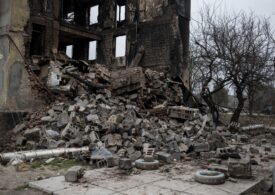 Situație alarmantă în Mariupol. Oamenii nu mai au hrană, curent, căldură și apă: Nu putem lua nici măcar răniţii de pe străzi!