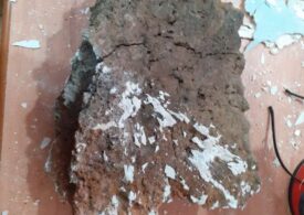 Un bolovan de aproape 50 de kg a căzut din cer într-o casă din Hunedoara - nu se știe ce origine are