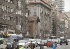 Vântul a făcut ravagii în București: Un copil a ajuns la spital, zeci de copaci căzuţi pe maşini sau pe șosea