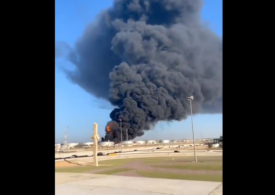 Un depozit de petrol din Arabia Saudită a fost atacat cu o rachetă (Video)