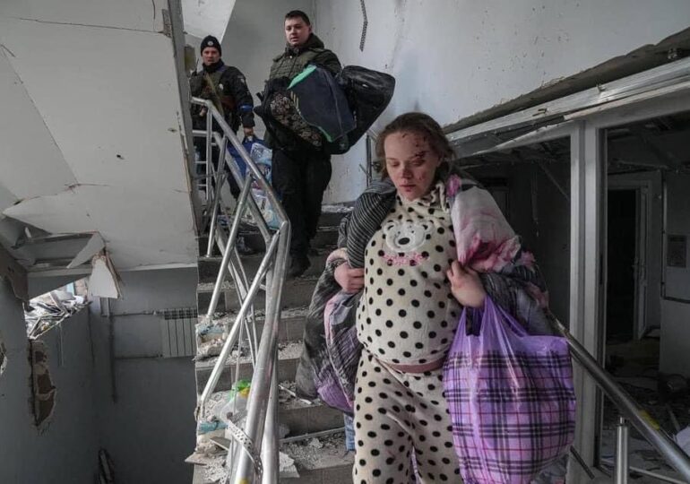 O gravidă care a scăpat din bombardamentul asupra unei maternităţi din Mariupol a născut o fetiţă (Foto)