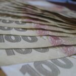 Banca Centrală a Poloniei permite ucrainenilor să convertească moneda naţională grivna direct în zloţi polonezi