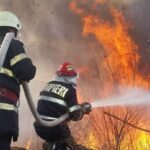 Incendiu puternic la o hală de mase plastice și cauciucuri din Craiova. Atenție la circulația pe DN 6!