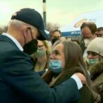 Biden s-a îmbrățișat cu refugiatele ucrainence: Sunteți toate atât de frumoase. Putin e un măcelar (Foto & Video)