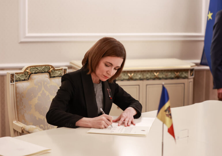 Maia Sandu a promulgat legea care interzice difuzarea emisiunilor de ştiri din Rusia în Republica Moldova