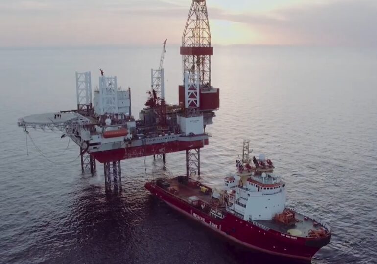 Extracţia gazelor din Marea Neagră începe în curând, dar investitorii sunt descurajați de haosul legislativ