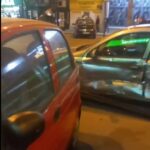 A făcut drift-uri în centrul Ploieștiului și a pierdut controlul mașinii. Ce pagube a provocat un șofer inconștient (Video)