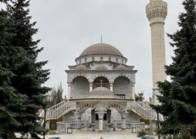 O moschee din Mariupol care adăpostea 80 de oameni, inclusiv copii, a fost bombardată