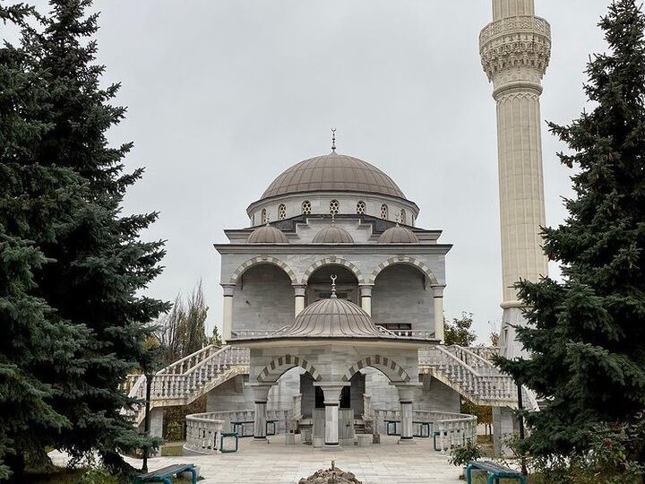 O moschee din Mariupol care adăpostea 80 de oameni, inclusiv copii, a fost bombardată