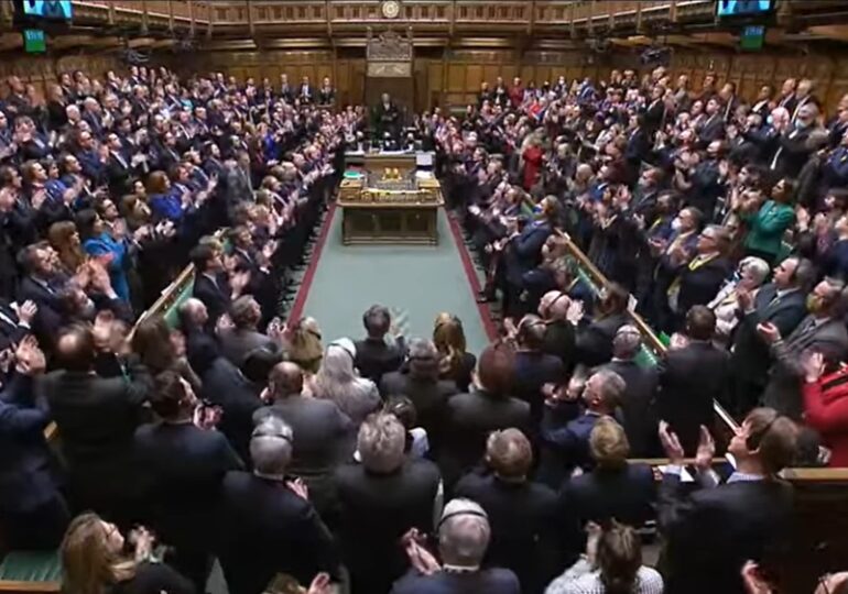 Zelenski, ovaționat în Parlamentul britanic: ”Nici voi nu ați vrut să vă pierdeți țara, când naziștii au vrut să vi-o ia” (Video)
