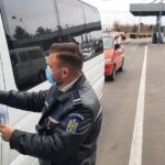 Bărbaţii ucraineni trec ilegal apele Tisei ca să scape de război şi cer azil în România