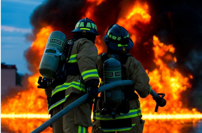 Incendiu la o casă din Constanța: O femeie a murit carbonizată, soțul ei a fost salvat din flăcări