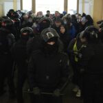 Putin scufundă Rusia în tăcere. A interzis protestele și a promulgat legea care-i bagă și 15 ani la închisoare pe cei care vorbesc de invazia Ucrainei