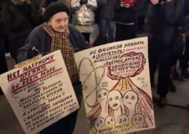 O activistă rusă care se apropie de 80 de ani a fost reţinută, în timp ce protesta faţă de războiul din Ucraina (Video)