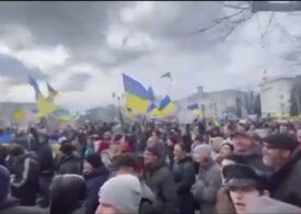 Localnicii din oraşele cucerite îi înfruntă pe soldații ruși: Proteste mari în Herson, Melitopol și Lugansk (Video)