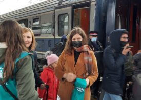 Refugiații ucraineni sunt obligați să-și plătească biletele de tren, deși Grindeanu a anunțat de două zile că CFR le oferă gratuitate