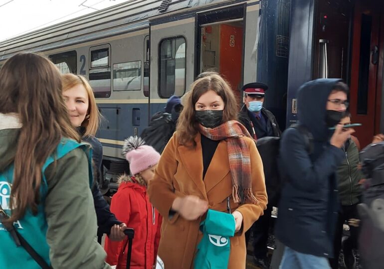 Refugiații ucraineni sunt obligați să-și plătească biletele de tren, deși Grindeanu a anunțat de două zile că CFR le oferă gratuitate