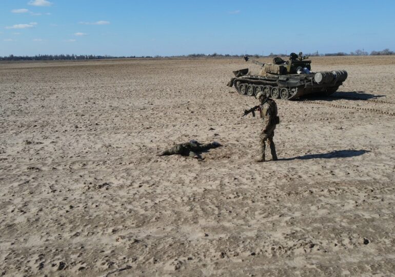 Un soldat rus s-a predat cu tot cu tanc. Ucrainenii anunță că îi dau bani și chiar și cetățenie