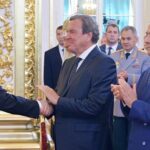 Amicul lui Putin, Gerhard Schroeder, e vizat de o plângere pentru crime împotriva umanităţii în Germania