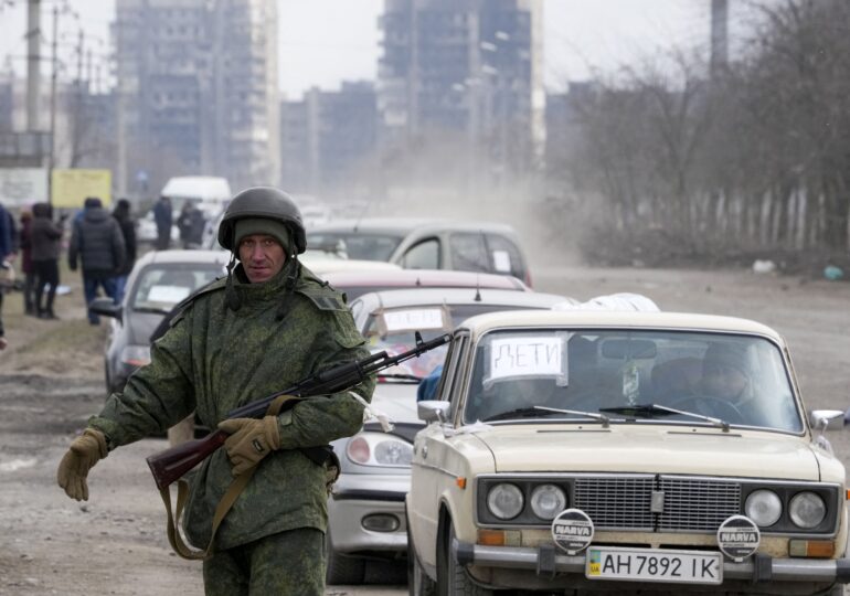 Rușii au tras cu gloanțe și grenade paralizante în oamenii care s-au revoltat în Hersonul ocupat (Imagini cu puternic impact emoțional)