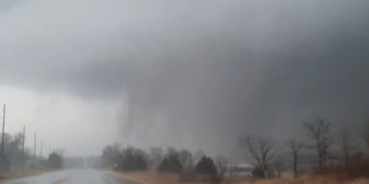 SUA: O tornadă a devastat statul Iowa. Cel puţin şase oameni au murit (Video)