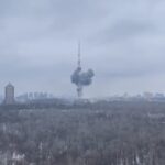 Civili morți și răniți după ce rușii au bombardat turnul de televiziune al Kievului (Video)