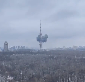 Civili morți și răniți după ce rușii au bombardat turnul de televiziune al Kievului (Video)