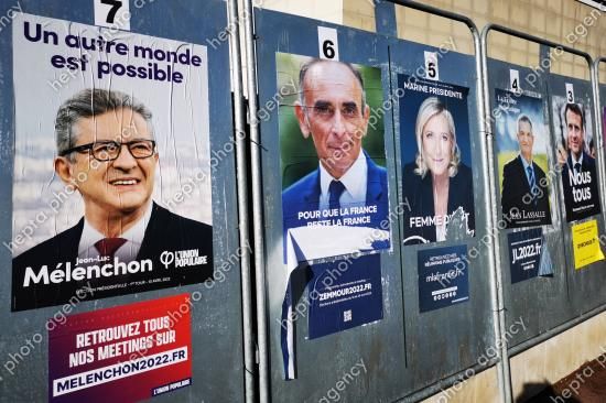 Alegeri prezidențiale în Franța: Partidele tradiţionale, nimicite după primul tur. Ce spun sondajele pentru turul doi