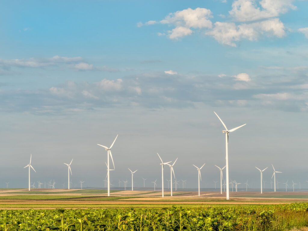 Moment istoric: Energia eoliană și solară depășesc pentru prima dată combustibilii fosili în producția de curent a UE