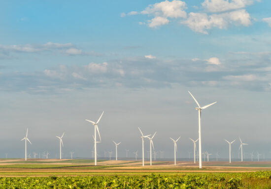 Moment istoric: Energia eoliană și solară depășesc pentru prima dată combustibilii fosili în producția de curent a UE