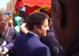 Emmanuel Macron a fost atacat cu roșii, la doar trei zile după ce a fost reales (Video)