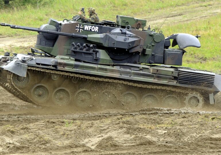 După ce presa a anunțat că Spania trimite tancuri în Ucraina, ministrul Apărării e evaziv