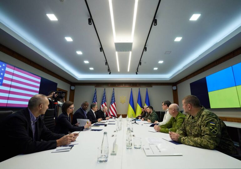 Şeful Pentagonului crede că Ucraina poate câştiga acest război: Vrem să vedem Rusia slăbită!