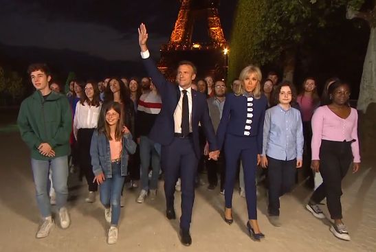 Emmanuel Macron câștigă un nou mandat de președinte al Franței (rezultate oficiale). Și marchează o premieră pentru ultimii 20 de ani (Video)
