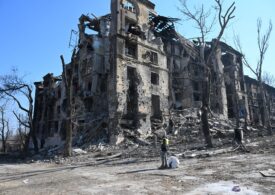 Ziua 42 de război: Zelenski se teme că va găsi un măcel și la Mariupol, iar sancțiunile nu sunt destul. SUA i-au trimis 100 de drone kamikaze